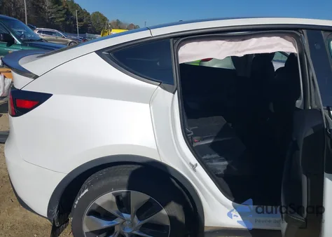 2023 Tesla Model Y Awd/Long Range Dual Motor All-Wheel Drive z USA, uszkodzony, nr VIN 7SAYGDEE7PF660352